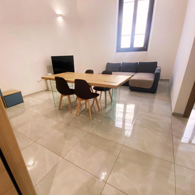 HH Cagliari Corso Vittorio Emanule 117 - Appartamentino su 2 Livelli - 3