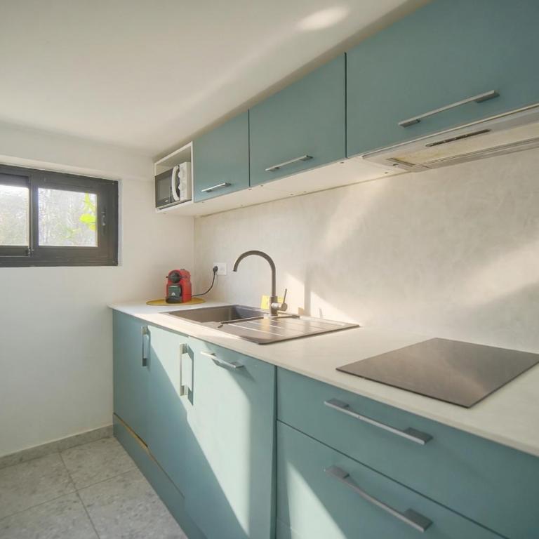 FRGK " JAURES Duplex Central Cannes Quiet Courtyard with Mezzanine 100m from Train Station - Apartment mit 1 Schlafzimmer - 3