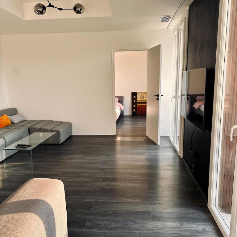 Le Petit Paris - Three-Bedroom Apartment - 3