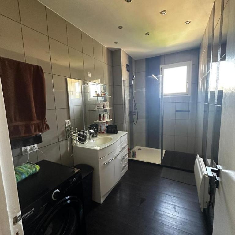 Le Petit Paris - Three-Bedroom Apartment - 10