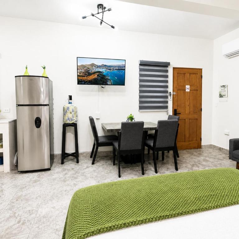 Cabo Downtown Studios - Estudio Deluxe con cama grande - 1
