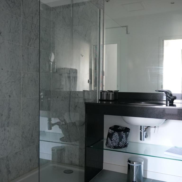 Le Manoir Hotel, BW Signature Collection - Superior King Room with One King Bed and Work Desk - Non-Smoking - 19