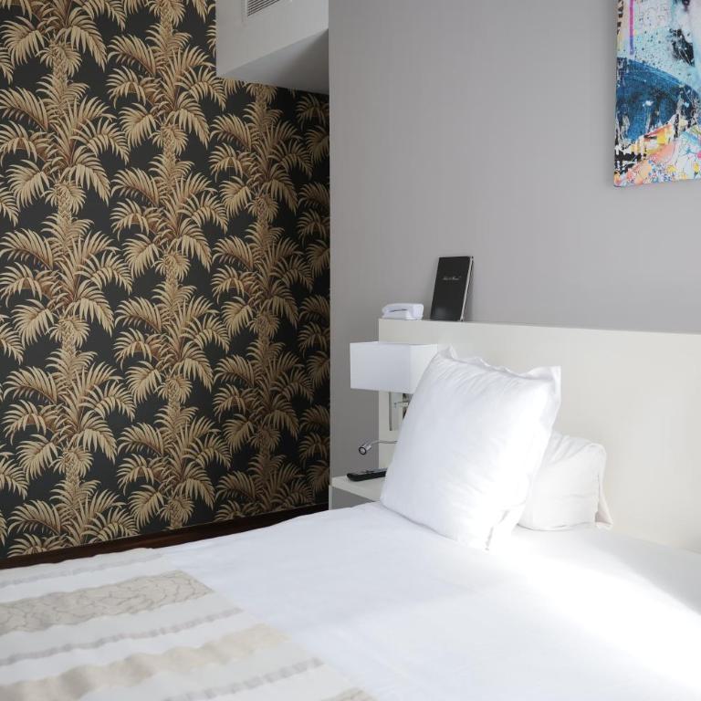 Le Manoir Hotel, BW Signature Collection - Prestige King Room with Shower - Non-Smoking - 24