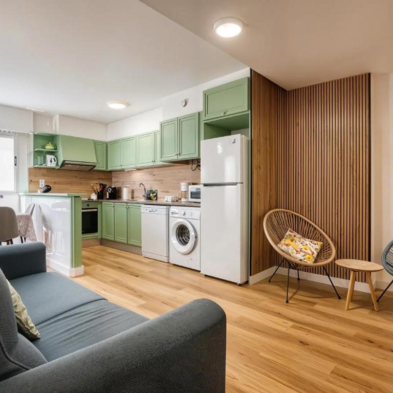 Apartment on the beach with parking and pool - One-Bedroom Apartment - 16