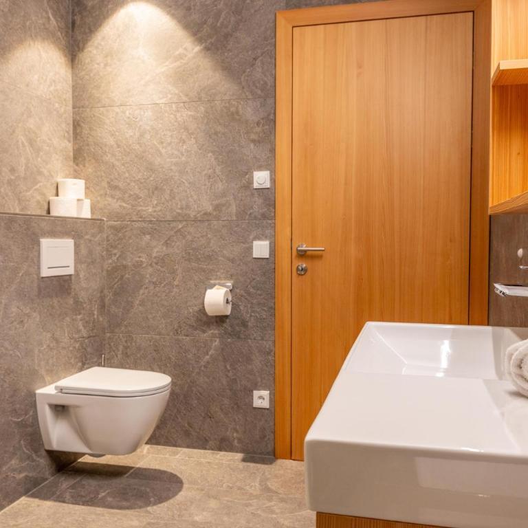 AppMONT - Two-Bedroom Apartment with Shower - 19