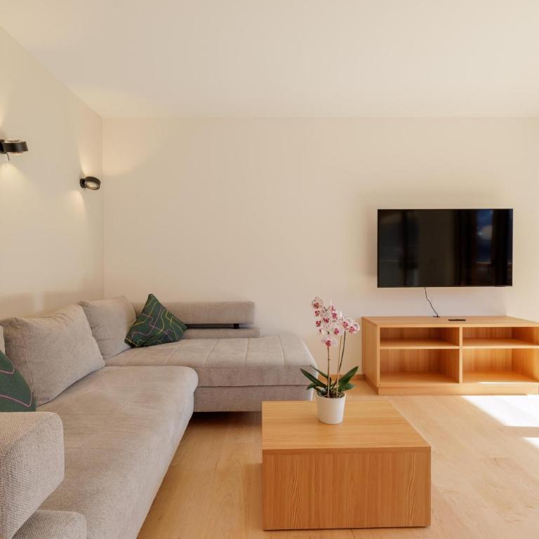 AppMONT - Two-Bedroom Apartment with Shower - 13