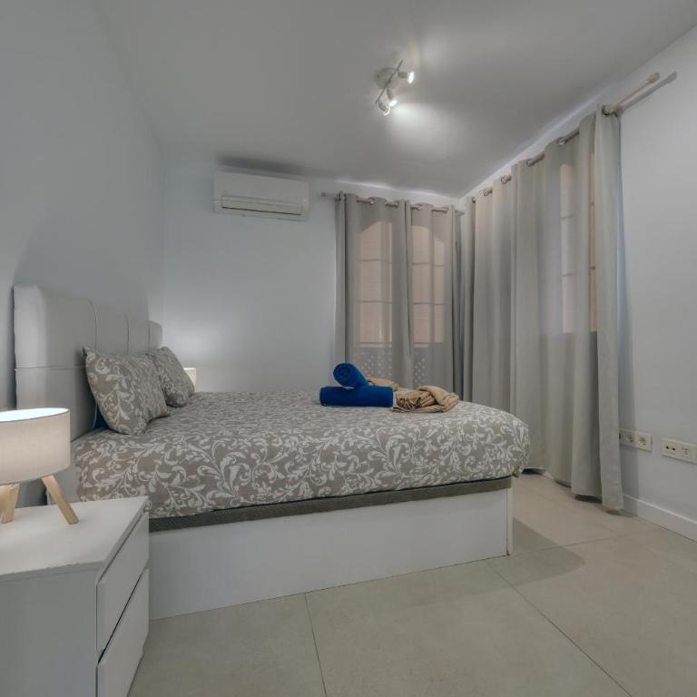Villa Malvasia - Pool - 900M to Playa Montaña Roja By Lanzarote Vacation Homes - Three-Bedroom House - 49