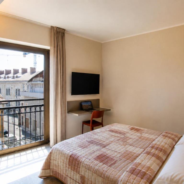 Bonaparte Luxury Apartments - One-Bedroom Apartment - 2