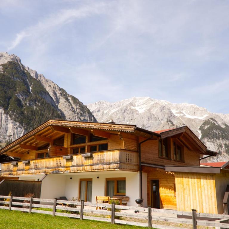 Alpenchalet im Leutaschtal - Villa mit 3 Schlafzimmern - 1