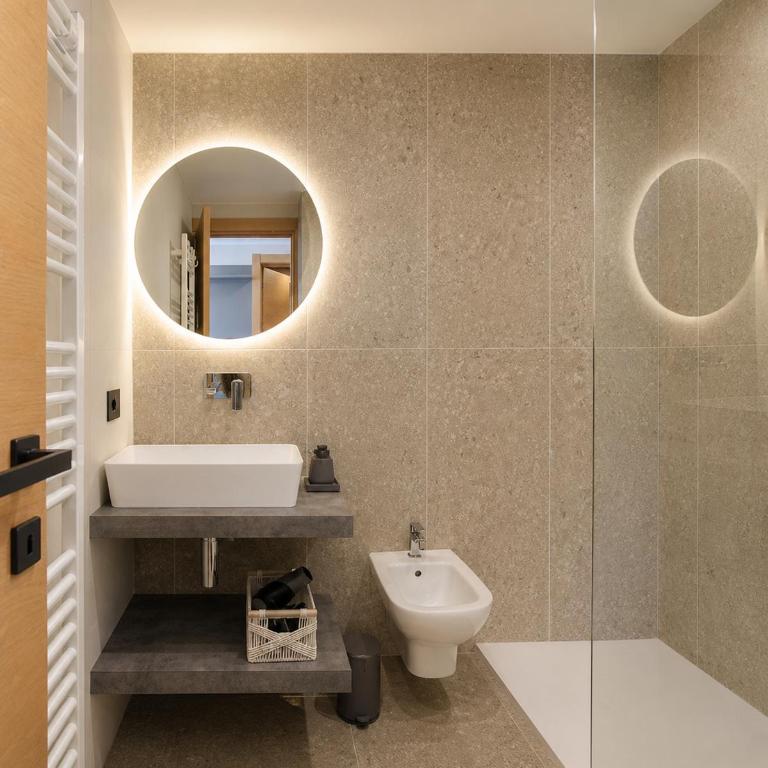 Bonaparte Luxury Apartments - Superior One-Bedroom Apartment with Two Bathrooms - 3