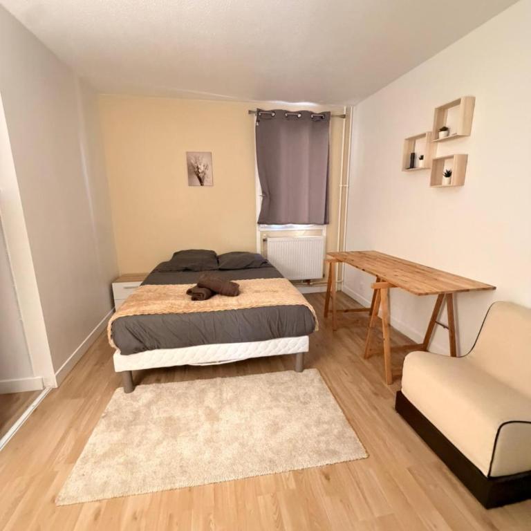 T4 3 Chambres Ideal pour familles et groupes Face du Stade de France Canal et toutes commodités - Three-Bedroom Apartment - 14