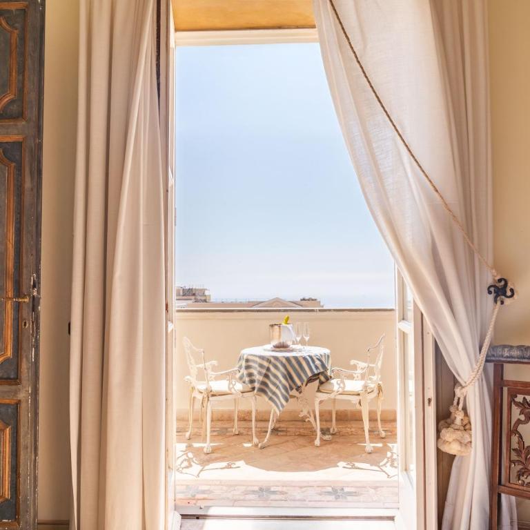 Palazzo Nobili - Deluxe Double Room with Balcony and Sea View - 5