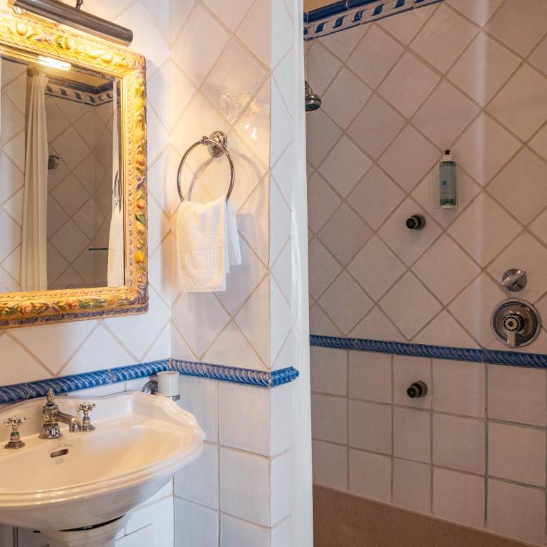 Palazzo Nobili - Deluxe Double Room with Balcony and Sea View - 1
