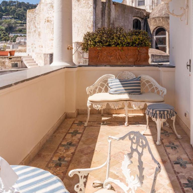 Palazzo Nobili - Deluxe Double Room with Balcony and Sea View - 7