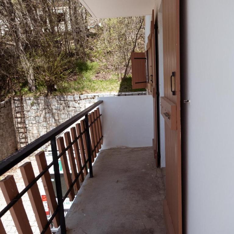 Appartement moderne et spacieux avec poêle à bois et balcon - Appartement - 58