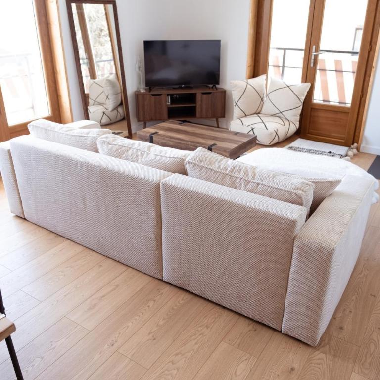 Appartement moderne et spacieux avec poêle à bois et balcon - Appartement - 60