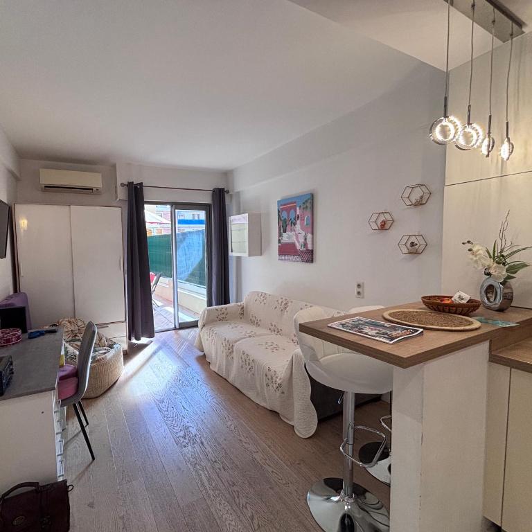 GOLFE JUAN - STUDIO Calme et Cosy - Plages à pied - Studio - 11