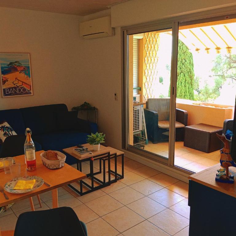 Joli T2 climatisé avec terrasse et piscine, Wifi - Appartement 1 Chambre - 2