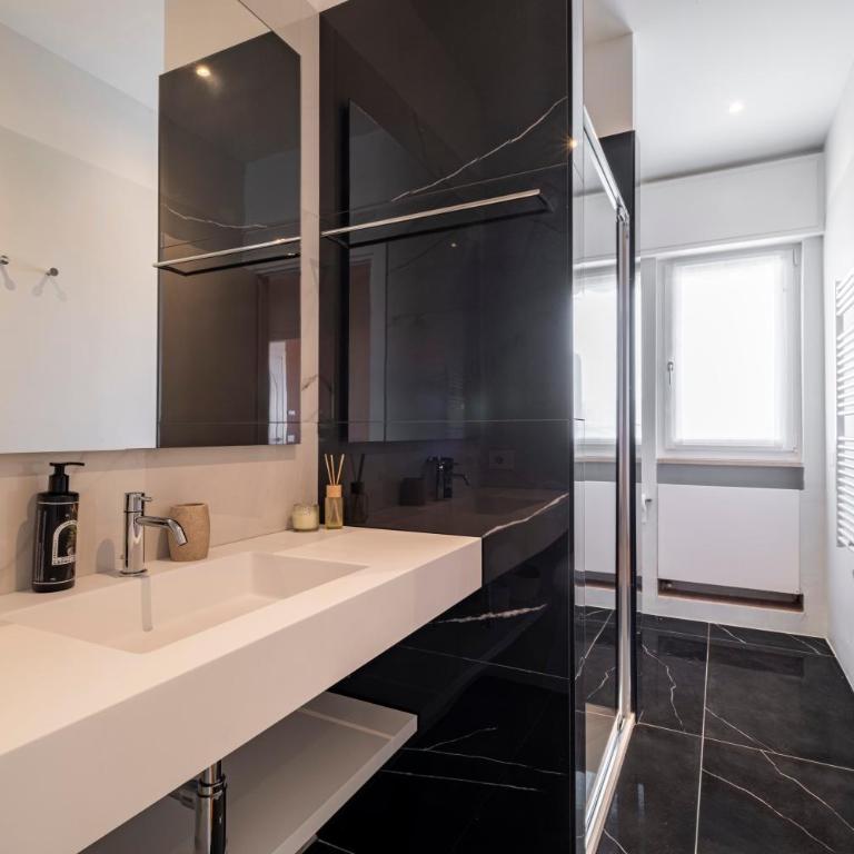 Urbanicooh Cavour Rooms&Suite - Camera Matrimoniale Deluxe con Balcone - 7
