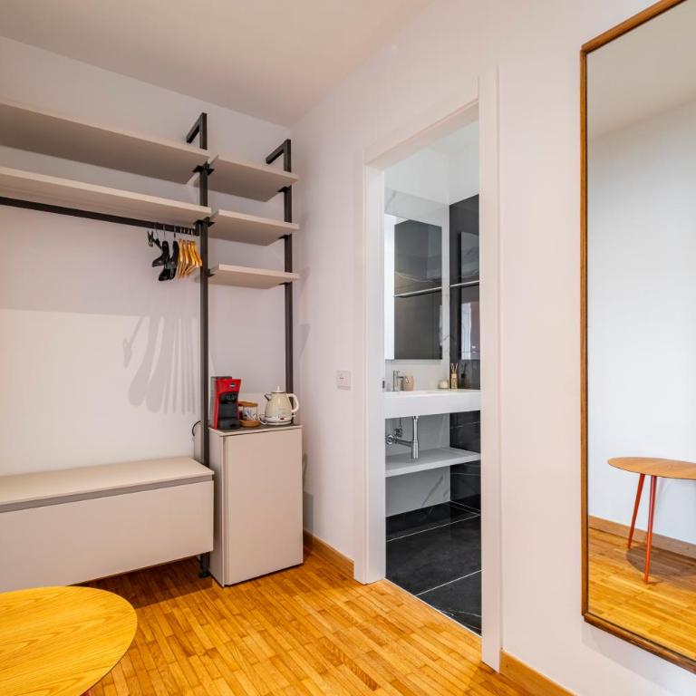 Urbanicooh Cavour Rooms&Suite - Camera Matrimoniale Deluxe con Balcone - 6