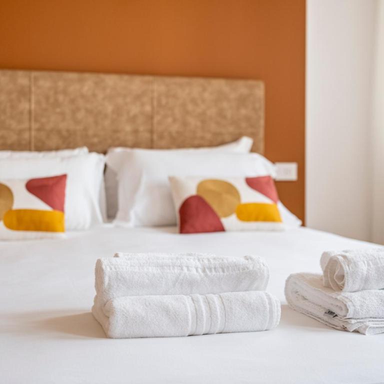 Urbanicooh Cavour Rooms&Suite - Camera Matrimoniale Deluxe con Balcone - 16