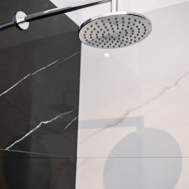 Urbanicooh Cavour Rooms&Suite - Camera Matrimoniale Deluxe con Balcone - 17