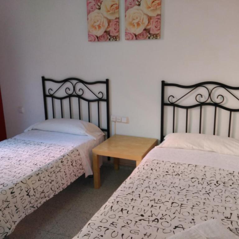Hostal River - Double or Twin Room with Shared Bathroom - 6