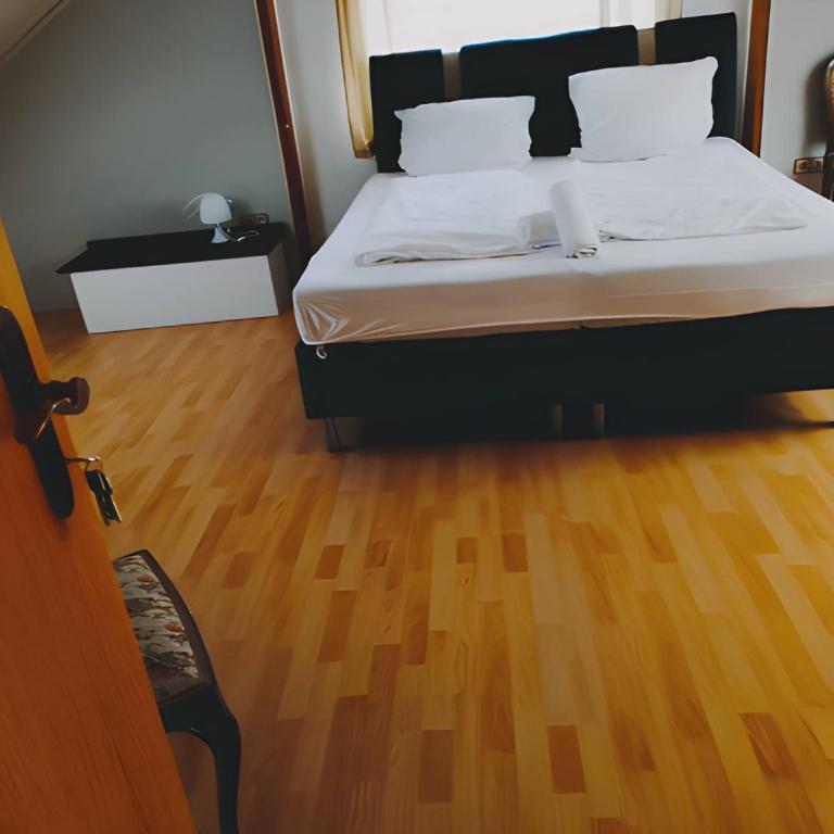 Wohnung in München - Doppel- oder Zweibettzimmer - 1