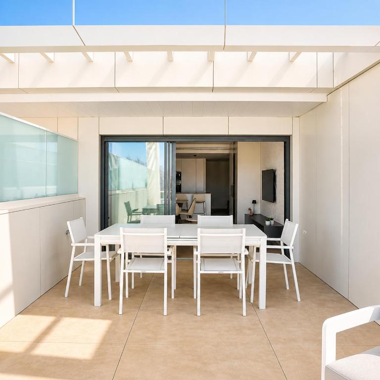 Apartamento Albamar II en Dénia, con piscina, vistas al mar y acceso directo la playa by Family Homes Rentals - Apartamento de 2 dormitorios con vistas a la piscina - 28