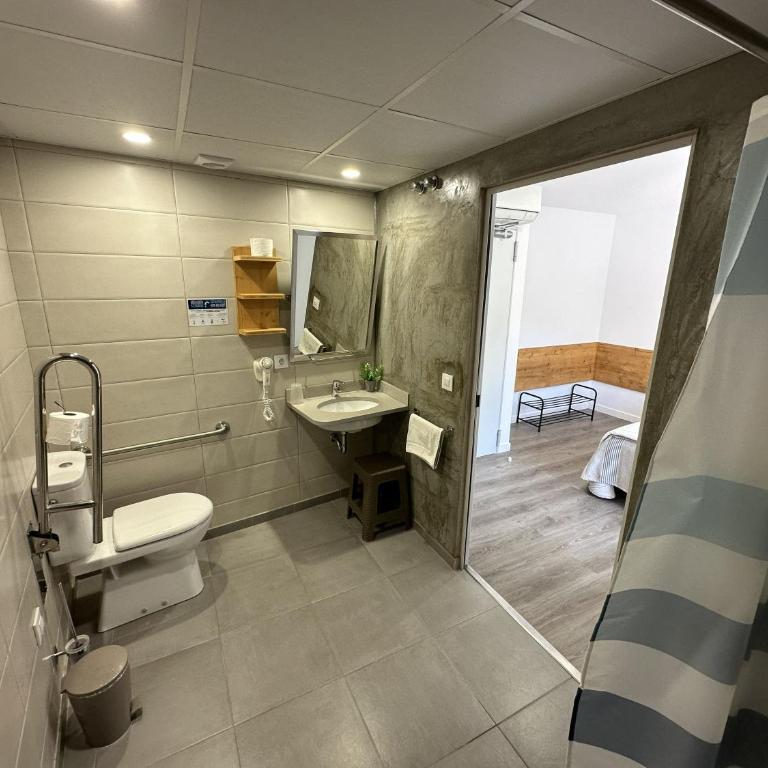 Malva Hostel Estartit - Double Room - Disability Access - 12