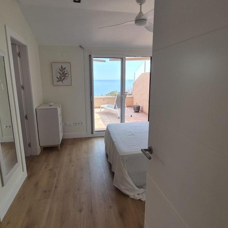 Espectacular Duplex en Primera Linea de Mar - Apartamento de 3 dormitorios - 50