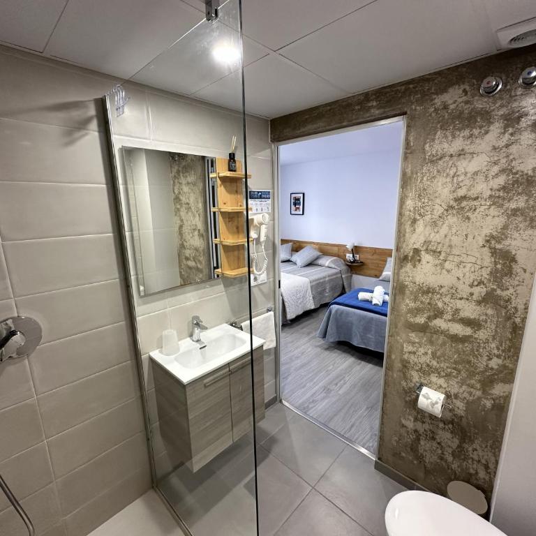 Malva Hostel Estartit - Triple Room - 12