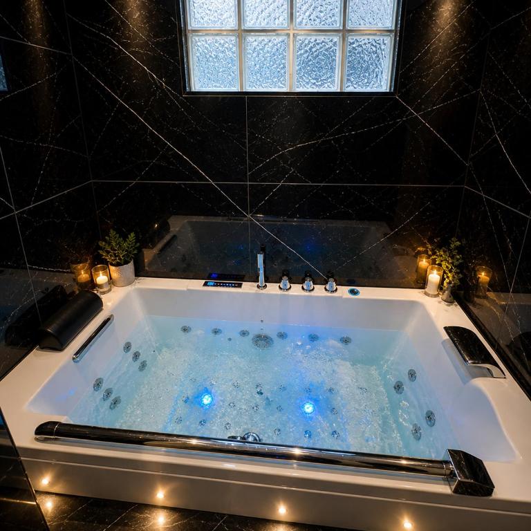 Le Patio Secret, Duplex haut de gamme avec terrasse en centre ville - Apartment - 6