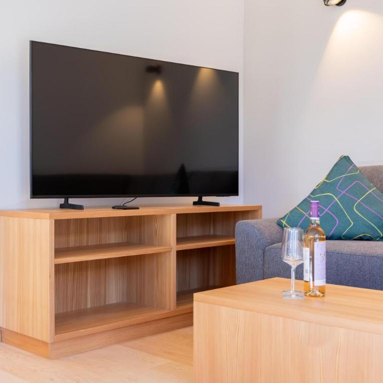 AppMONT - Two-Bedroom Apartment with Shower - 5