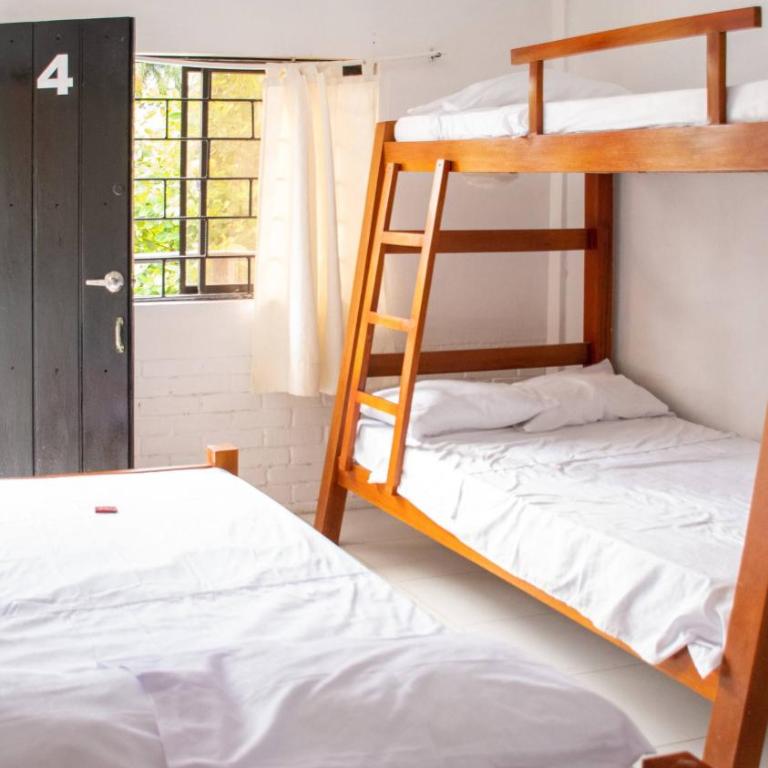 Spacious Coveas Cabin 4 Bedrooms, close to beach, Pet-Friendly - Casa - 5