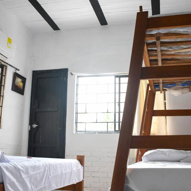 Spacious Coveas Cabin 4 Bedrooms, close to beach, Pet-Friendly - Casa - 20