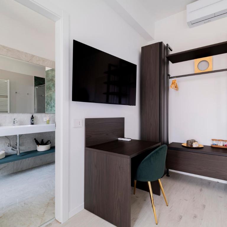 Urbanicooh Cavour Rooms&Suite - Camera Matrimoniale Deluxe con Balcone - 7