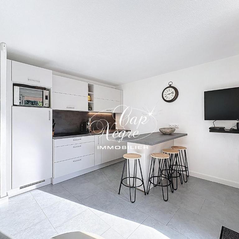 Appart T2 cabine rénové pour 4p avec jardin, résidence avec piscine à 750m de la plage de Cavalière - Apartamento de 2 dormitorios - 4