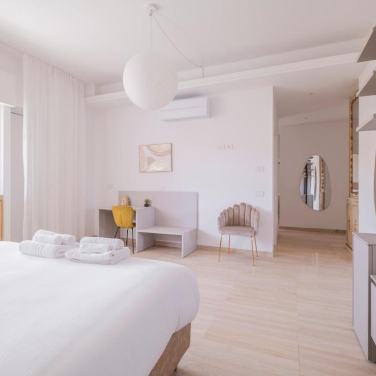 Urbanicooh Cavour Rooms&Suite - Suite Familiare con Balcone - 3