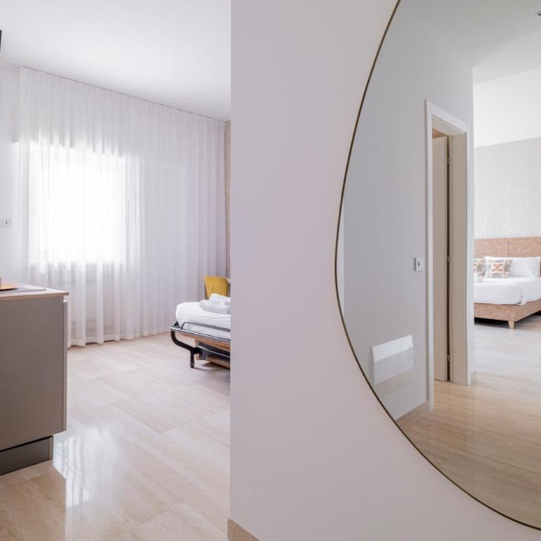 Urbanicooh Cavour Rooms&Suite - Suite Familiare con Balcone - 2