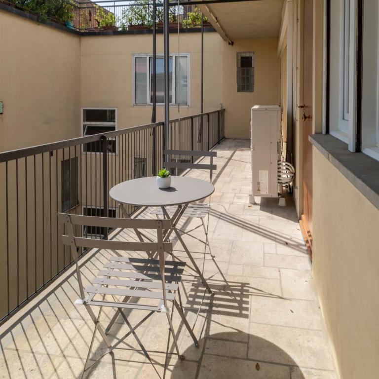 Urbanicooh Cavour Rooms&Suite - Suite Familiare con Balcone - 10