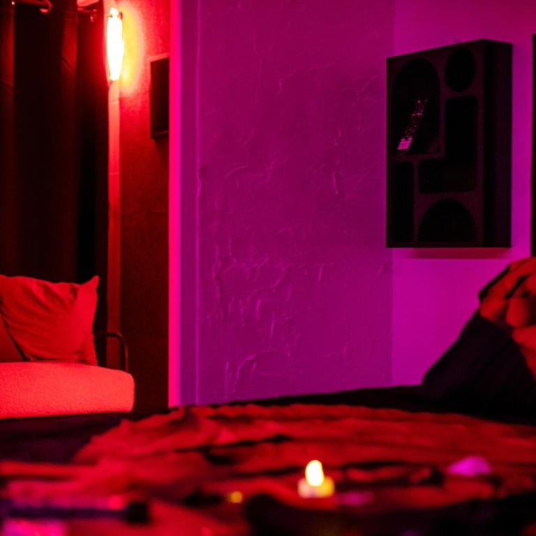 Love Room avec Jacuzzi Privatif à Perpignan centre 10mn des plages - Appartement 1 Chambre - 7