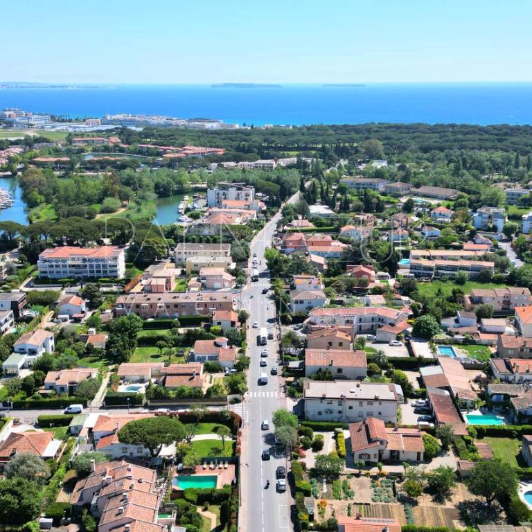 Maison Familiale, avec jardin, à 20 min à pied de la mer - Four-Bedroom House - 32