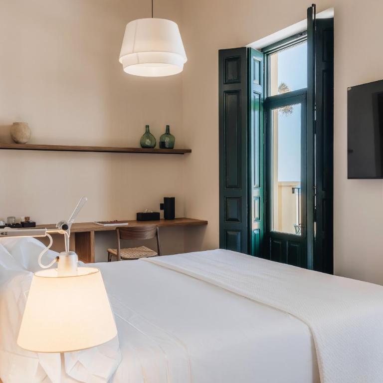 La Chipirona Hotel - Deluxe Double Room with Balcony and Sea View - 7