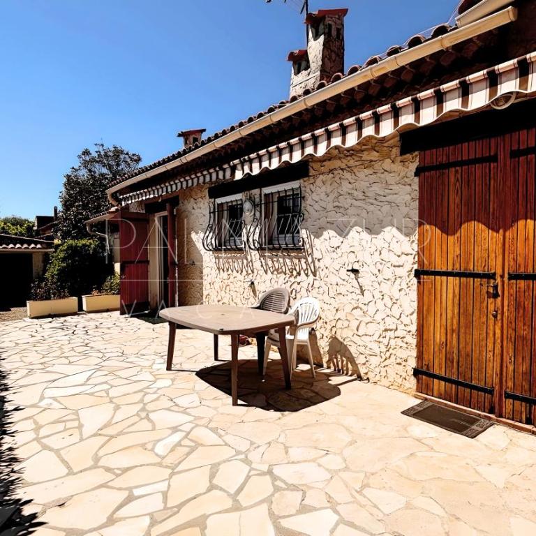 Maison Familiale, avec jardin, à 20 min à pied de la mer - Four-Bedroom House - 28
