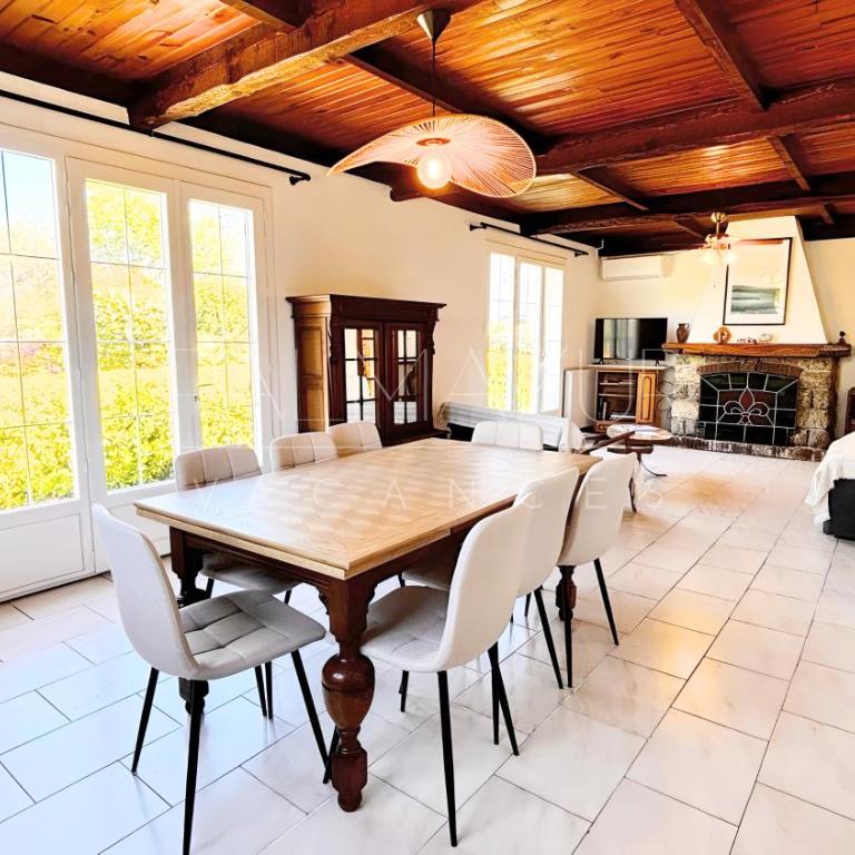 Maison Familiale, avec jardin, à 20 min à pied de la mer - Four-Bedroom House - 5