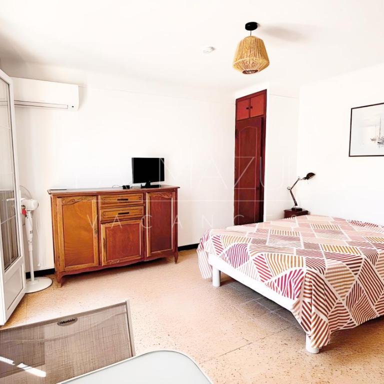 Maison Familiale, avec jardin, à 20 min à pied de la mer - Four-Bedroom House - 17