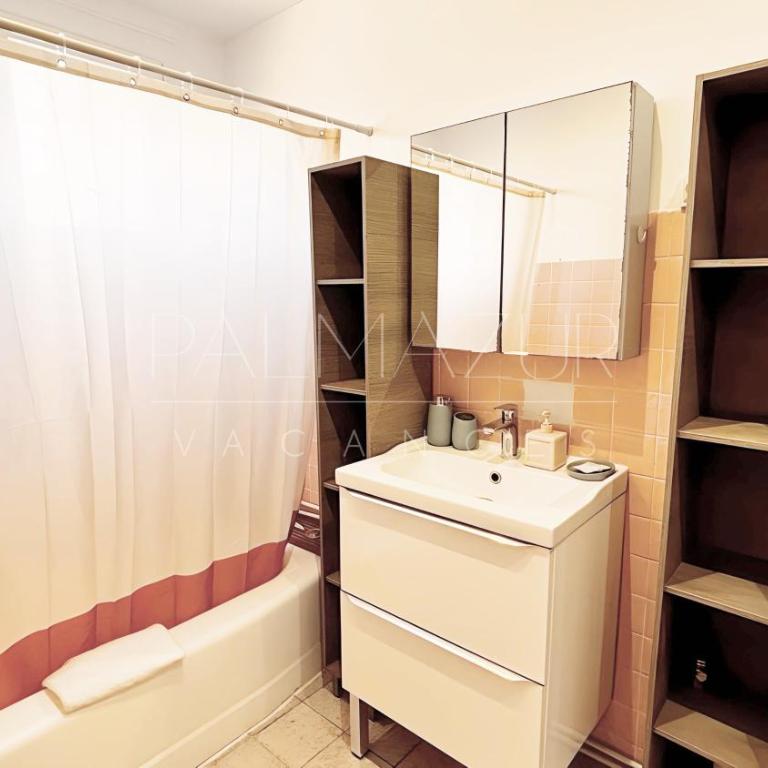 Maison Familiale, avec jardin, à 20 min à pied de la mer - Four-Bedroom House - 25