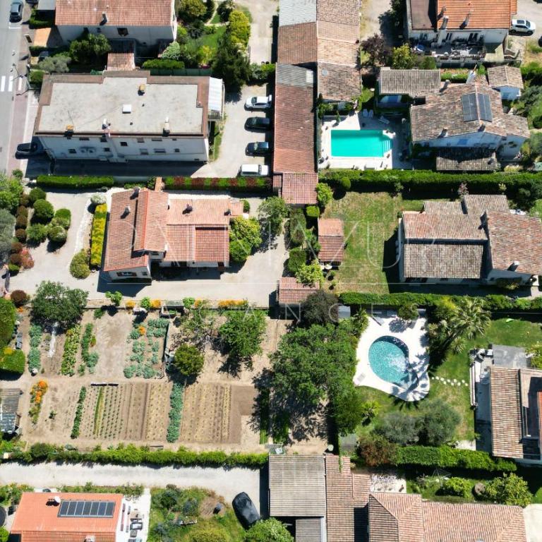 Maison Familiale, avec jardin, à 20 min à pied de la mer - Four-Bedroom House - 36