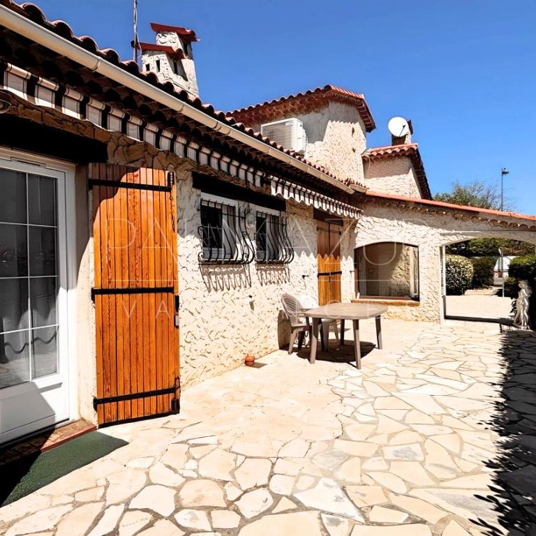 Maison Familiale, avec jardin, à 20 min à pied de la mer - Four-Bedroom House - 29